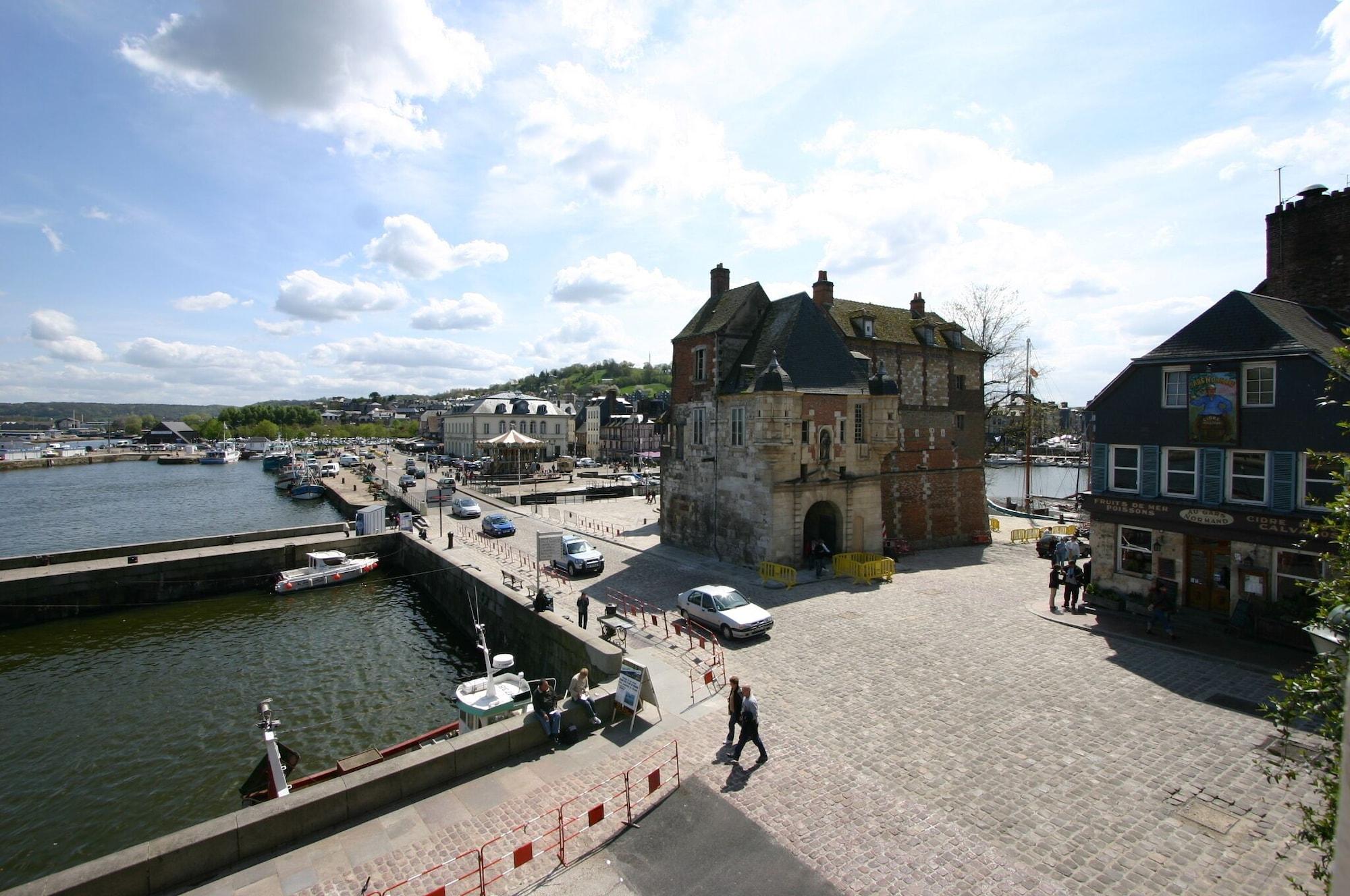 Best Western Le Cheval Blanc -Vue Sur Le Port-Plein Centre Ville Honfleur Exterior photo