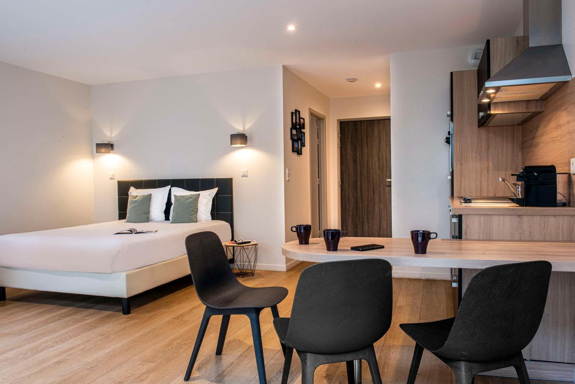 Best Western Le Cheval Blanc -Vue Sur Le Port-Plein Centre Ville Honfleur Exterior photo